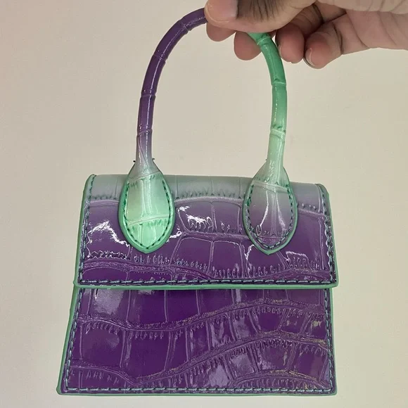 Purses - Picture 1 of 4